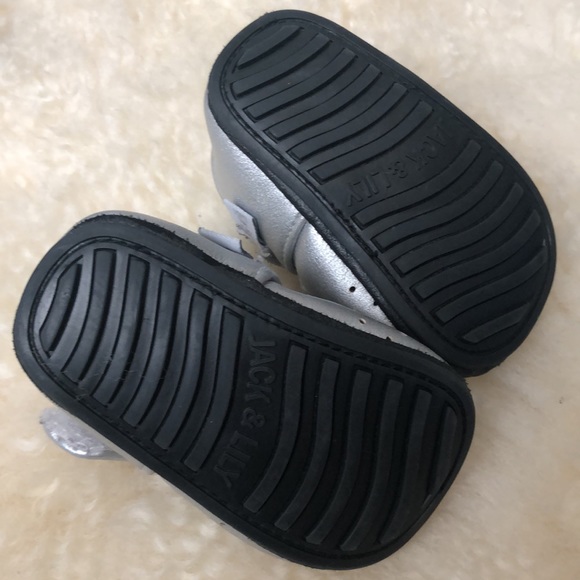 Jack and Lily My Mocs Silver T-Strap Soft Flexible Soles  size 0-6 months - Picture 6 of 8